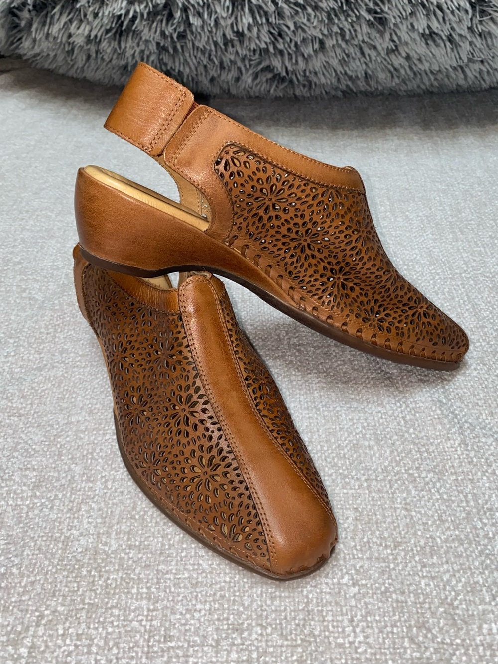 Pikolinos Romana Perforated Leather Wedge Sandal Brandy EU 39 (9)